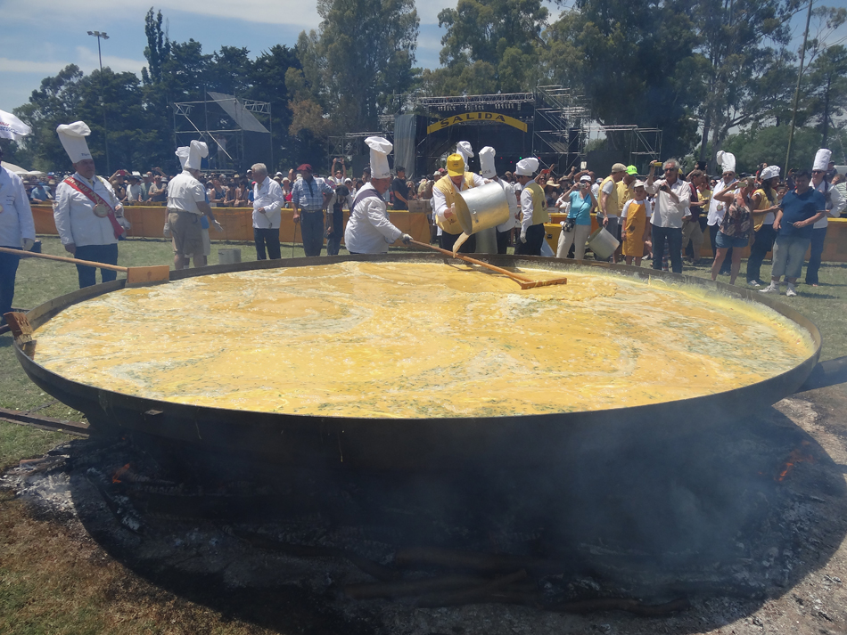 Omelette géante de Pigüé (Argentine) 2016